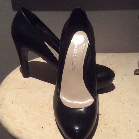 Black Pumps - Picture 3 of 3